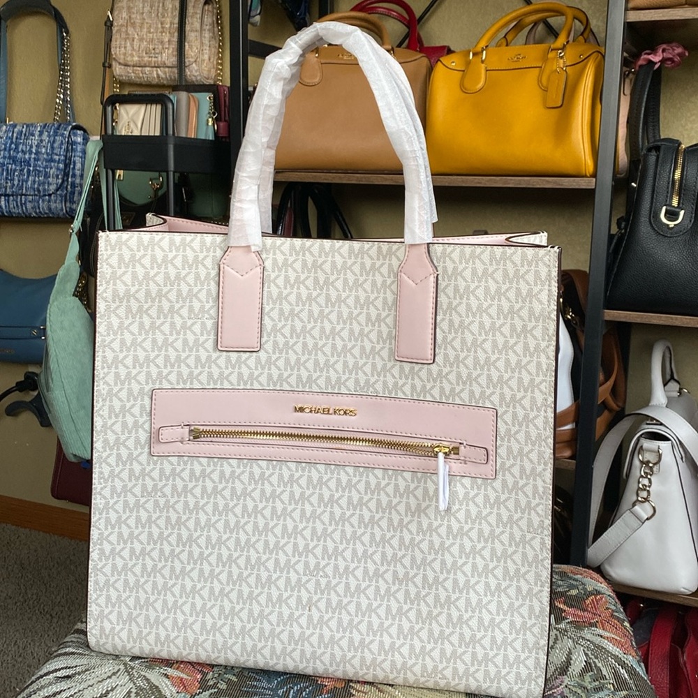 BNWT Michael Kors Kenly, large tote.